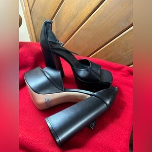 SCHUTZ platform size 9.5B  absolutely gorgeous! See video and pictures $149.00